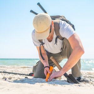 metal detecting beach sand scoop