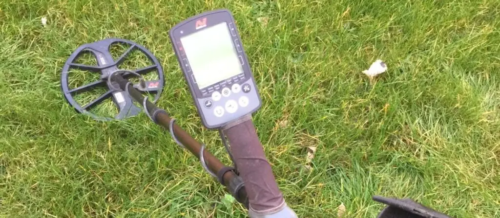 Minelab Equinox 800 gold metal detector